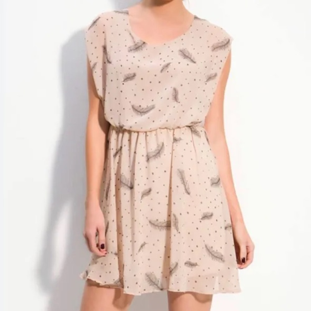 Lush Cream Colored Feather Design Small Dress